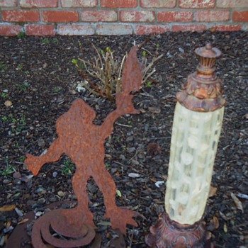 Frog's Friend!  Mystery solved! 