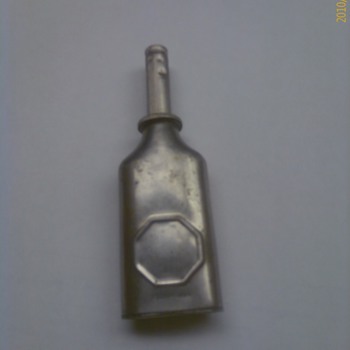 Does anybody knows what is it ? It looks like an old vintage bottle. 