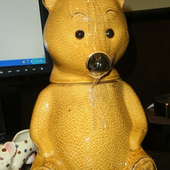Early Pooh Bear Looking Cookie Jar