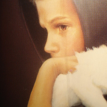 LITTLE GIRL HOLDING WHITE CAT 5X7 PRINT ? - Posters and Prints