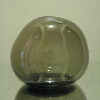 UNKNOWN SIGNATURE ODD SHAPED GLASS OBJECT - Art Glass