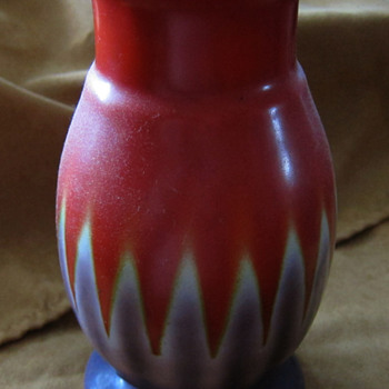 Czechoslovakian pottery - Vase