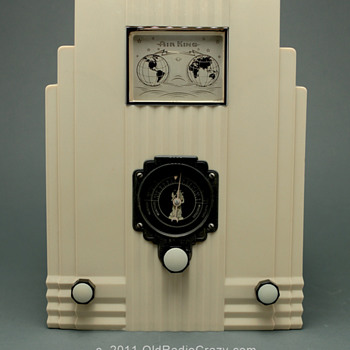 Air King Model 66 Ivory Plaskon Tube Radio - Radios