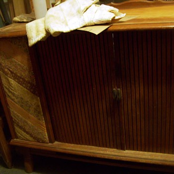 Stereo cabinet remade into SOMETHING - Furniture