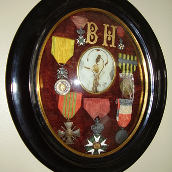 Old medals displayed in rounded glass frame. - Military and Wartime