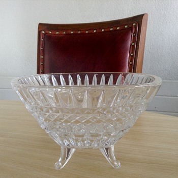 Crystal bowl on 4 legs - Glassware