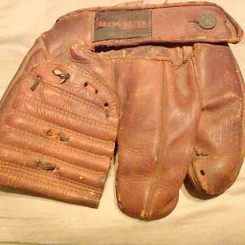 Old Wilson glove.... How Old ? Any Ideas Please