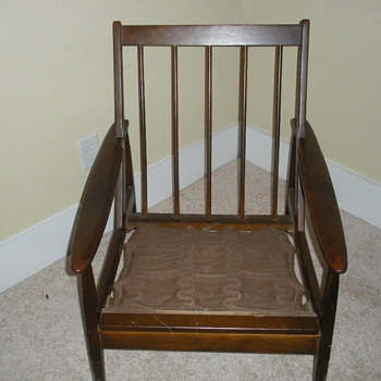 MID-CENTURY MODERN CHAIR