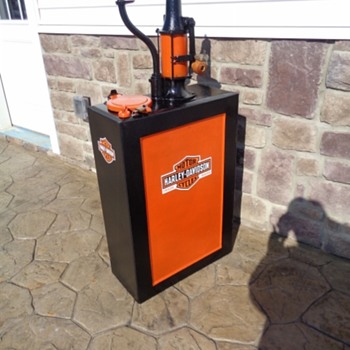 Bulk Oil Lubester Done Harley Davidson Style. - Petroliana