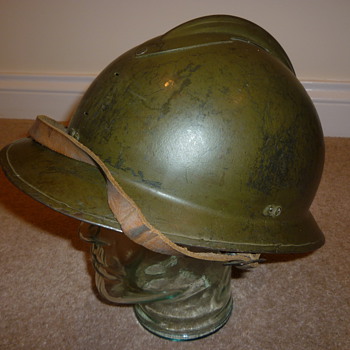 French WW11 steel helmet - Military and Wartime