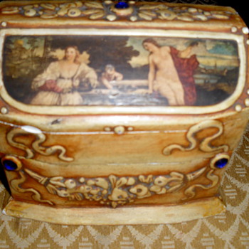 Art Noveau Cellulode Cigarette Box with hinged lid - Art Nouveau