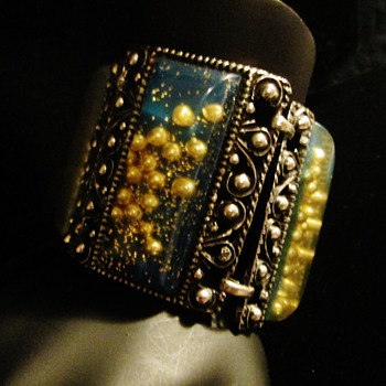 Two vintage confetti foil in Lucite bracelets - Costume Jewelry