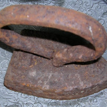 Primitive cast iron sad iron with applied handle - Kitchen