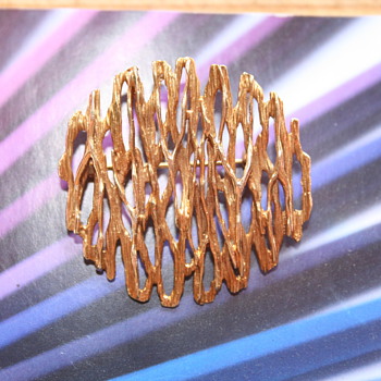 Favorite item of the Week! A Fred Ullman 375 gold Brooch dated 1967 - Fine Jewelry