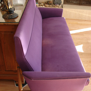 Who made this sofa?  1950-1970 Scandinavian?