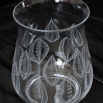 Unidentified object... - Art Glass