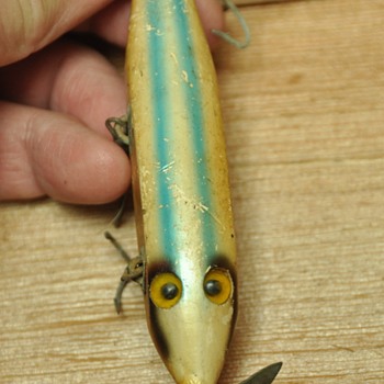 Help identifying this glass eyed wooden lure - Fishing