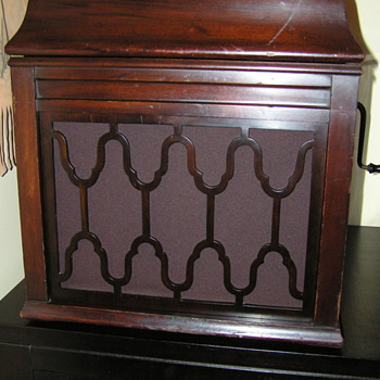L 35 London Thomas Edison phonograph