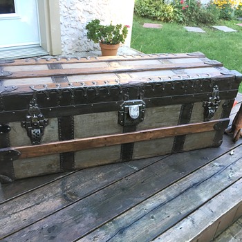 antique trunk 1890's - Furniture