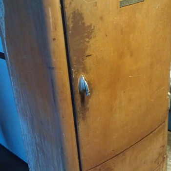 Kelvinator Refrigerator HELP!! - Kitchen