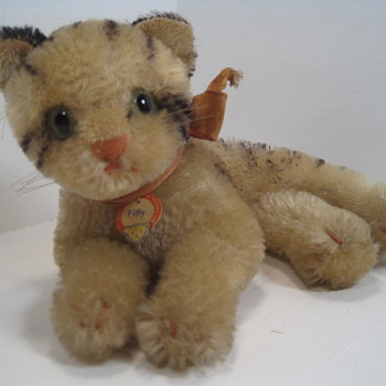 Purrr-fect in almost every way... Steiff's Fiffy cat - Dolls
