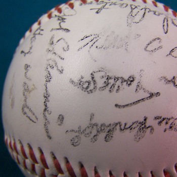 Could anyone help identifying what Team and Autograph's