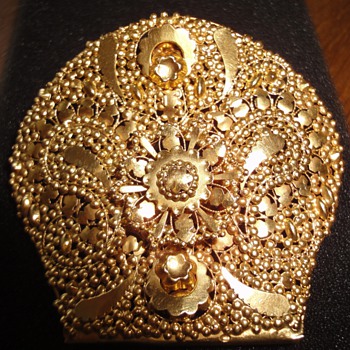 14K gold brooch made from an originally so called: Oorijzer 