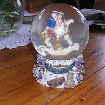 SNOW GLOBE - Advertising