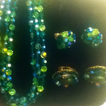 Triple-Stranded Choker w/2 Pairs of Earrings