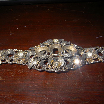 what can anyone tell me about this bracelet? I know the stones need to be replaced. Has anyone ever see this or know the age?