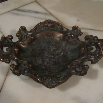 Art Deco-Victorian Motif Cast Dish Fleur de lis Marked on base. 6.5 x 5" - Art Deco