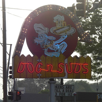 Old school drive-in (Dog&Suds) - Signs