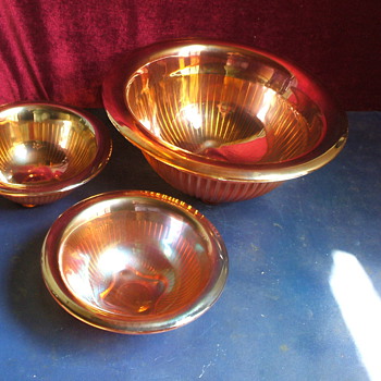 3 beautiful iridescent marigold smooth ray bowls 1=12", 2=7", Imperial?looking for info.