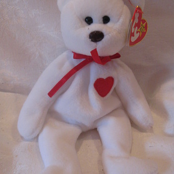 Valentino - The Beanie Bear with a red heart - Dolls
