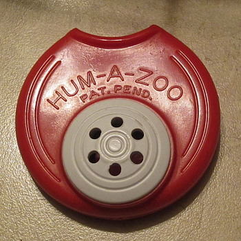 1950s/60s Hum-a-zoo kazoo - Toys