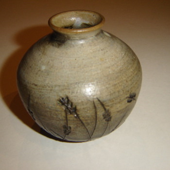 Unknown maker/mark  ceramic vase