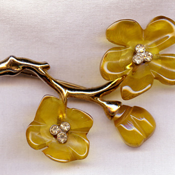 Silson brooch