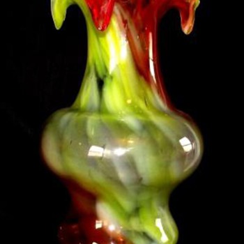UNKNOWN RUFFLED VASE - Art Glass