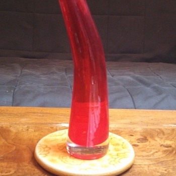 red cased , curved bud vase. - Art Glass