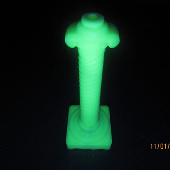 1940 Antique Ivory Alacite Uranium Glass Aladdin Table Lamp Pedestal/Stand