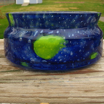 1970s Prachen Glassworks Flora Glass Bowl  - Art Glass