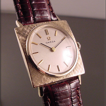 Omega 14k Solid Gold Gentleman's Wristwatch c.1965 - Wristwatches