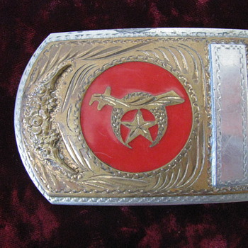 what is this? Dont think Shriner-no Sphinx head on crescent, non-symmetrical shape. Is is Arabic military? 