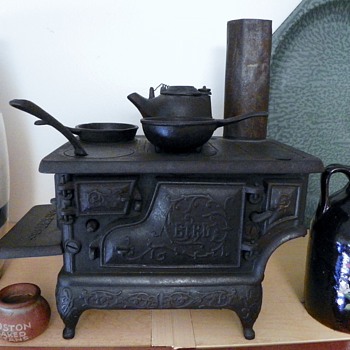 Antique childs cast iron stove "Bird" - Kitchen