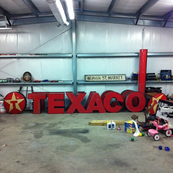 Texaco Neon Letters - Petroliana