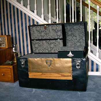antique trunk - Furniture