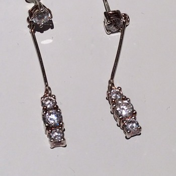 Diamond earrings - Fine Jewelry