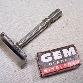 Gem Micromatic safety razor
