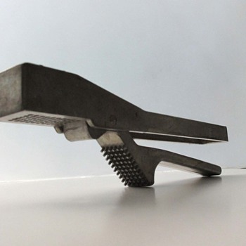 Monumental garlic press - Kitchen