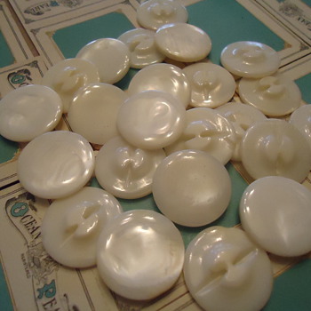 Vintage mother of pearl buttons 1" milky white new old stock - Sewing